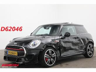 skadebil auto Mini Cooper 2.0 232 PK Pano HUD Navi Clima Cruise Camera SHZ 2016/2