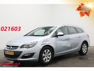 krockskadad bil auto Opel Astra Sports Tourer 1.4 Turbo Blitz Navi Airco Cruise PDC AHK 2015/11