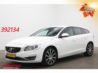 uszkodzony samochody osobowe Volvo V-60 2.4 D5 Twin Engine Summum Memory Leder Cruise SHZ AHK 2018/1