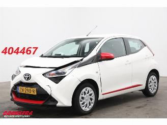 uszkodzony samochody osobowe Toyota Aygo 1.0 VVT-i x-play Apple/Android Airo Cruise Camera 57.976 km! 2019/7