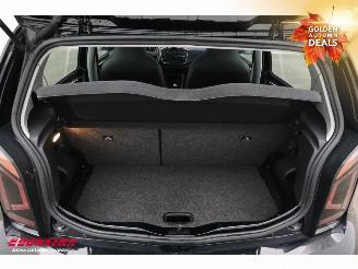 Volkswagen Up! 1.0 5-DRS Airco Bluetooth 39.306 km! picture 19