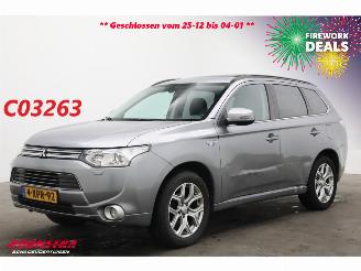 Auto incidentate Mitsubishi Outlander 2.0 PHEV Instyle Schuifdak Leder Navi Clima Cruise Camera SHZ AHK 2014/10
