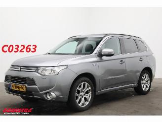 Unfallwagen Mitsubishi Outlander 2.0 PHEV Instyle Schuifdak Leder Navi Clima Cruise Camera SHZ AHK 2014/10