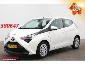 krockskadad bil auto Toyota Aygo 1.0 VVT-i x-play Automaat Airco Camera Bluetooth 18.414 km!! 2018/9