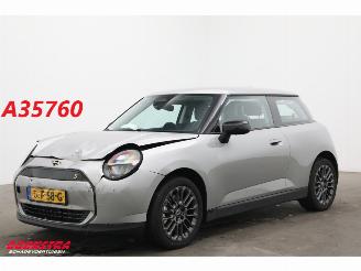 krockskadad bil auto Mini Mini SE Essential 54.2 kWh 218 PK LED Navi Cruise Camera 2024/8