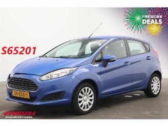 damaged passenger cars Ford Fiesta 1.0 Trend 5-DRS Airco AHK 2013/1