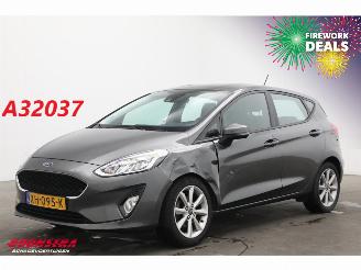 damaged passenger cars Ford Fiesta 1.1 Trend 5-DRS Navi Airco Cruise PDC 2019/2