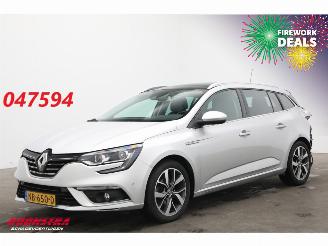 skadebil auto Renault Mégane Estate Grandtour 1.2 TCe Bose Pano Navi Clima Cruise 2017/1