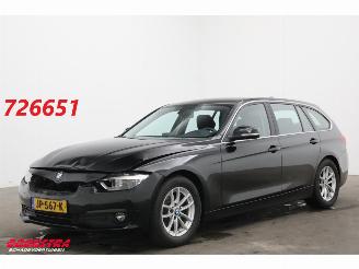 krockskadad bil auto BMW 3-serie Touring 320d EDE Centennial Aut. Navi Clima Cruise PDC AHK 2016/5