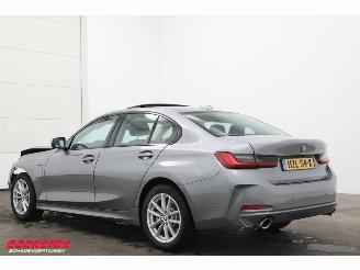 BMW 3-serie 330e Schuifdak 360° LED Cruise SHZ 4.216 km! picture 4