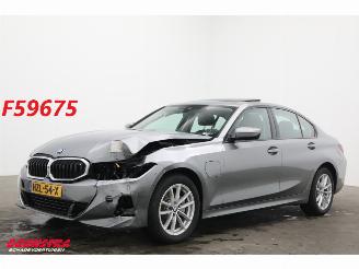 Unfallwagen BMW 3-serie 330e Schuifdak 360° LED Cruise SHZ 4.216 km! 2025/8