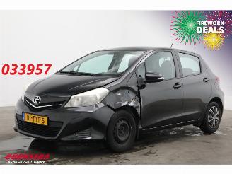 Voiture accidenté Toyota Yaris 1.0 VVT-i Aspiration Airco Camera Bluetooth 167.634 km! 2012/4