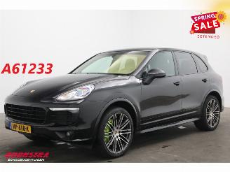 Vaurioauto  passenger cars Porsche Cayenne 3.0 S E-Hybrid Sport Design BiXenon Memory Leder SHZ AHK 2015/12