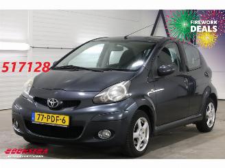 skadebil auto Toyota Aygo 1.0-12V Comfort Navigator 5-DRS LMV 171.145 km! 2011/1