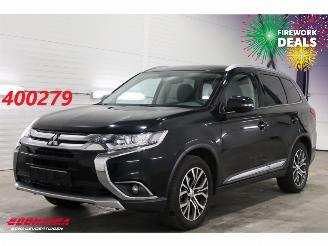 Coche accidentado Mitsubishi Outlander 2.2 DI-D Intense Clima Cruise Camera Bluetooth AHK 184.136 km! 2017/10