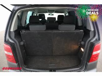 Volkswagen Touran 2.0 TDI 140 PK 7-Pers. Clima Cruise SHZ PDC AHK picture 18