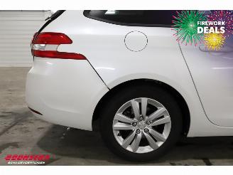 Peugeot 308 SW 1.6 BlueHDI Active Pano Navi Clima Cruise PDC picture 14