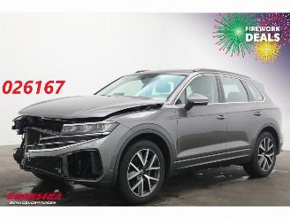 Schadeauto Volkswagen Touareg 3.0 TDI Aut. 4WD Elegance Pano LED ACC Leder Memory Massage Ventilatie AHK 2024/9