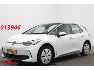 Damaged car Volkswagen ID.3 Pure Oranje Edition 52 kWh LED ACC Apple/Android LRHZ SHZ 2025/1