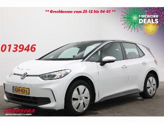 Damaged car Volkswagen ID.3 Pure Oranje Edition 52 kWh LED ACC Apple/Android LRHZ SHZ 2025/1