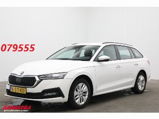 skadebil auto Skoda Octavia Combi 1.0 e-TSI DSG Business Edition Virtual Navi Clima Cruise Camera 2021/1
