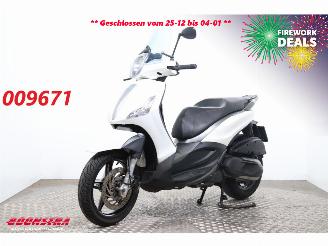 dommages motocyclettes  Piaggio Beverly 350 Beverly 350 Sport ABS LED 2017/9