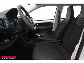 Volkswagen Up! 1.0 5-DRS Airco Bluetooth 44.922 km! picture 19