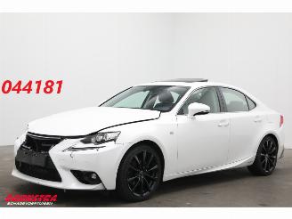 Auto incidentate Lexus IS 300h 25th Edition Orig. NL Schuifdak Leder Cruise Camera SHZ PDC 110.448 km! 2015/12