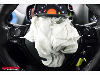 Toyota Aygo 1.0 VVT-i x-play Bluetooth Airco Cruise Camera picture 19