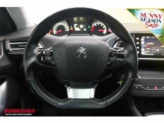 Peugeot 308 SW 1.2 PureTech Active Pano Navi Clima Cruise PDC AHK picture 12