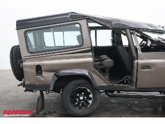 Landrover Defender 2.4 TD HT 110" E 4WD 6-Pers Leder Airco AHK picture 9