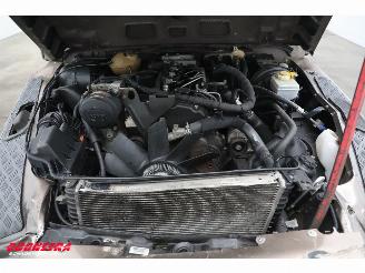 Landrover Defender 2.4 TD HT 110" E 4WD 6-Pers Leder Airco AHK picture 15