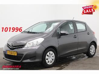 Damaged car Toyota Yaris 1.0 VVT-i Now Airco 150.747 km! 2014/2