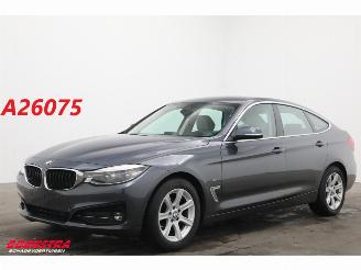 BMW 3-serie 318d SportLine Leder HUD Navi Clima Cruise Camera SHZ 49.849 km! picture 1