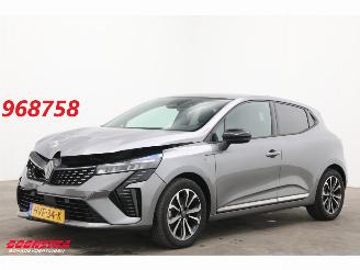 uszkodzony samochody osobowe Renault Clio 1.6 E-Tech Full Hybrid 145 techno LED Navi Clima Cruise PDC 2025/6