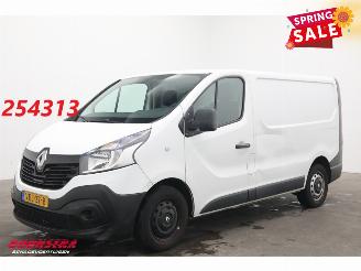 krockskadad bil bedrijf Renault Trafic 1.6 dCi L1-H1 Comfort Navi Airco Cruise PDC 2019/7