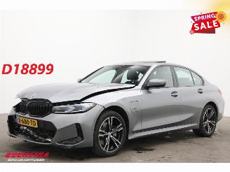 damaged passenger cars BMW 3-serie 330E M-Sport Schuifdak H/K Memory HUD LRHZ Camera AHK 2023/3