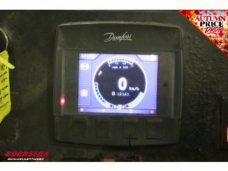 Kalmar  TT618I Terminal tractor Cummins 12.161 uhr! picture 15