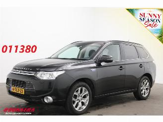 Schadeauto Mitsubishi Outlander 2.0 PHEV Instyle 4WD Leder Schuifdak Navi Clima Cruise SHZ AHK 2014/3