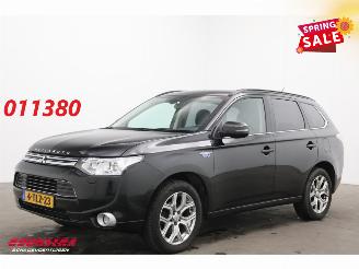 Damaged car Mitsubishi Outlander 2.0 PHEV Instyle 4WD Leder Schuifdak Navi Clima Cruise SHZ AHK 2014/3