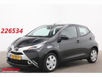 Gebrauchtwagen PKW Toyota Aygo 1.0 VVT-i x-play Aut. Airco Camera Bluetooth 98.797 km! 2016/12