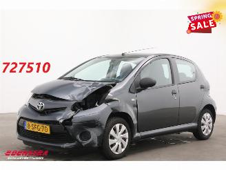 damaged passenger cars Toyota Aygo 1.0 VVT-i Now 5-DRS Navi Airco 96.456 km! 2013/9