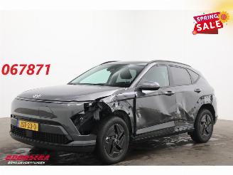 Schadeauto Hyundai Kona Long Range Pure Edition 64.8 kWh LED ACC Apple/Android Camera SHZ LRHZ 502 km!! 2025/12