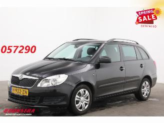 krockskadad bil auto Skoda Fabia Combi Combi 1.2 TSI 105 PK Ambiente Airco Cruise SHZ PDC AHK 2011/11
