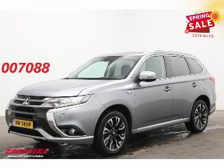 begagnad bil auto Mitsubishi Outlander 2.0 PHEV Executive Edition 4X4 Navi Clima Cruise Camera SHZ PDC AHK 2015/12