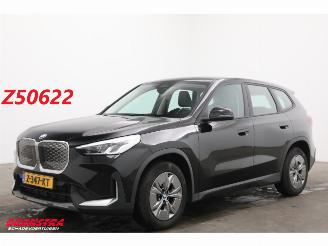 krockskadad bil auto BMW iX1 eDrive20 67 kWh LED Virtual Apple/Android Camera SHZ 2024/5
