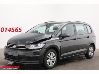 damaged passenger cars Volkswagen Touran 2.0 TDI 150 PK DSG Navi Clima Cruise SHZ PDC 2023/8