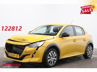 krockskadad bil auto Peugeot e-208 EV Active 50 kWh APple/Android Navi Clima Cruise SHZ 2023/2