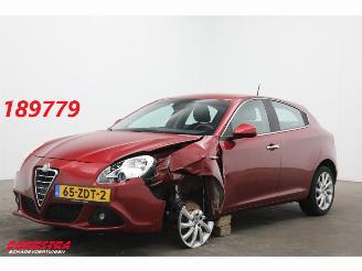 Vaurioauto  passenger cars Alfa Romeo Giulietta 1.4 T Distinctive Navi Clima Cruise SHZ PDC AHK 2012/10