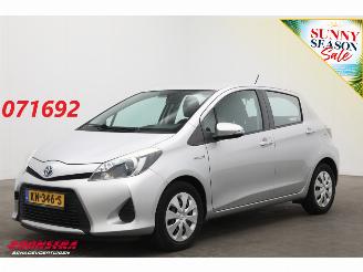 Damaged car Toyota Yaris 1.5 Full Hybrid Aut. Aspiration Clima Cruise Camera 2013/10